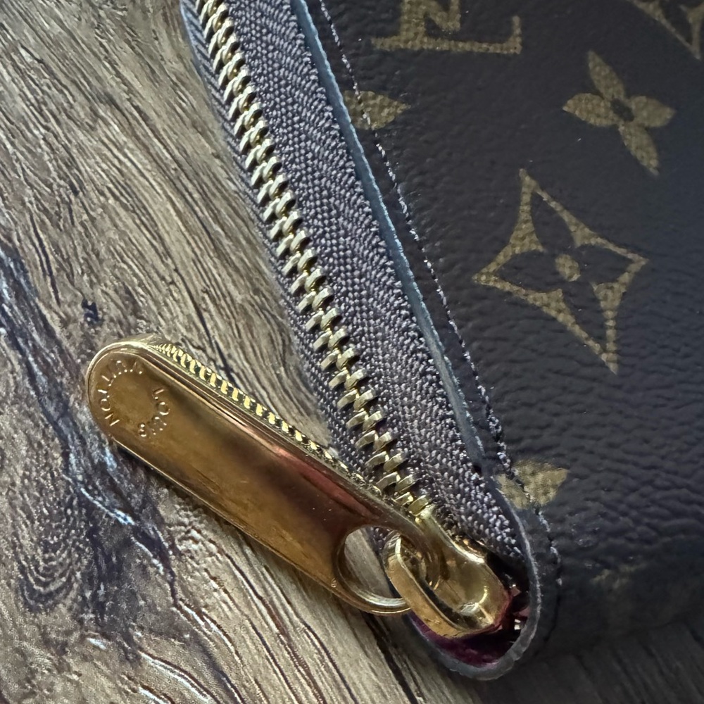LOUIS VUITTON-AUTHENTIC (Preowned) Signature Coated Canvas Wallet - Picture 7 of 17